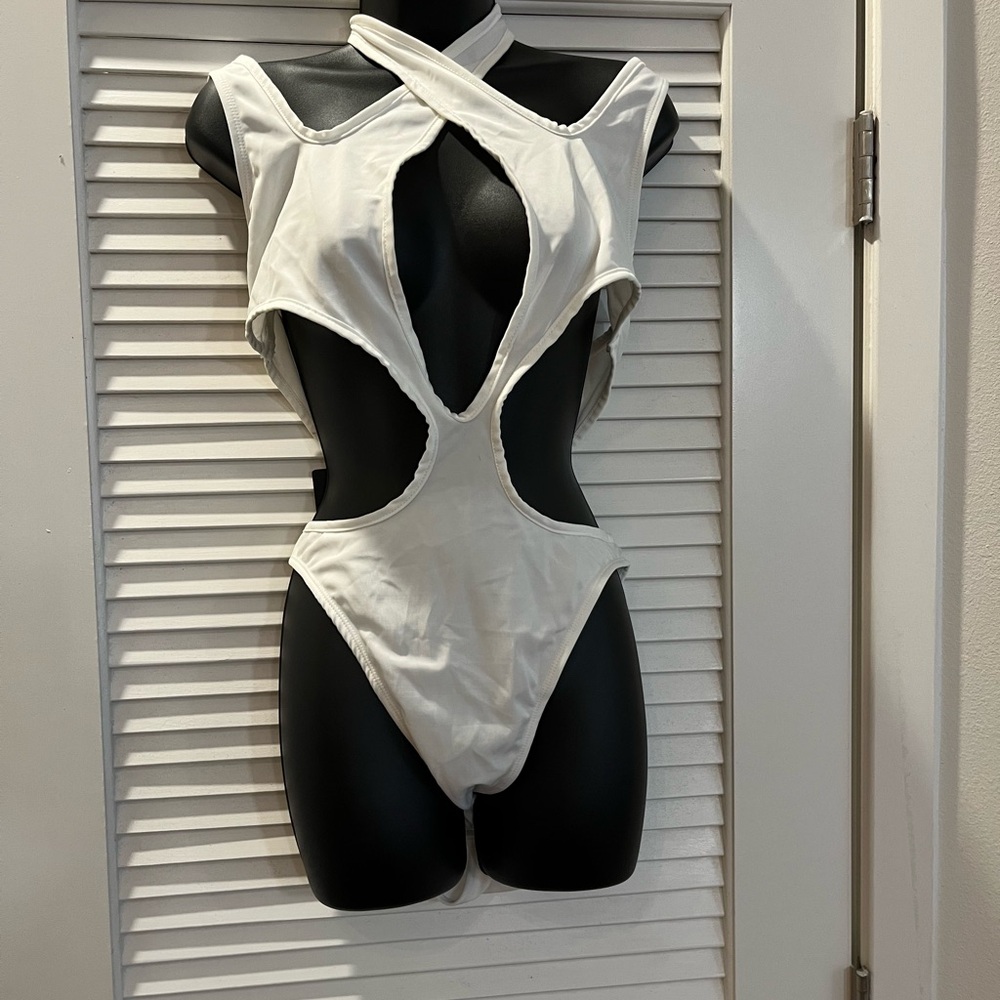 PrettyLittleThing White Cutout One-Piece Swimsuit